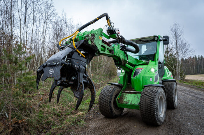 JAK-200R tree shear attached to Avant wheel loader