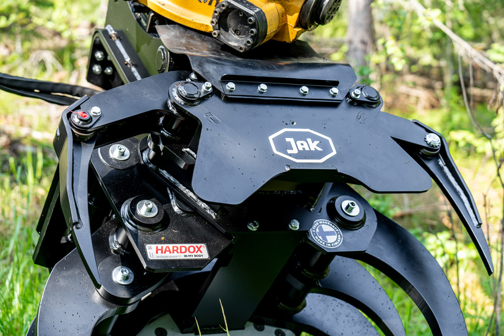 JAK-300B tree shear for excavator, mounted on a collector for efficient energy wood harvesting.