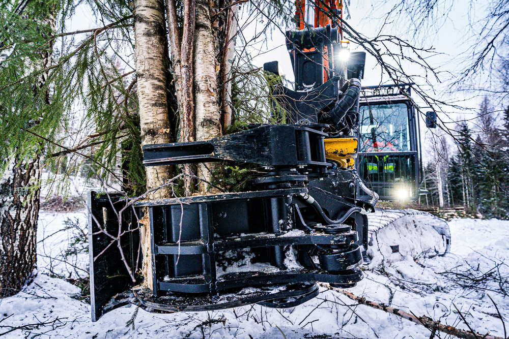 JAK-400C tree shear - an efficient and durable woodworking grapple for excavators, professional forestry and energy wood harvesting.